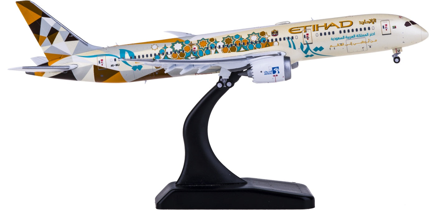 1:400 JC Wings XX4212A Etihad Airways Boeing 787-9 Dreamliner A6-BLI "Flaps Down" Free Tractor+Stand