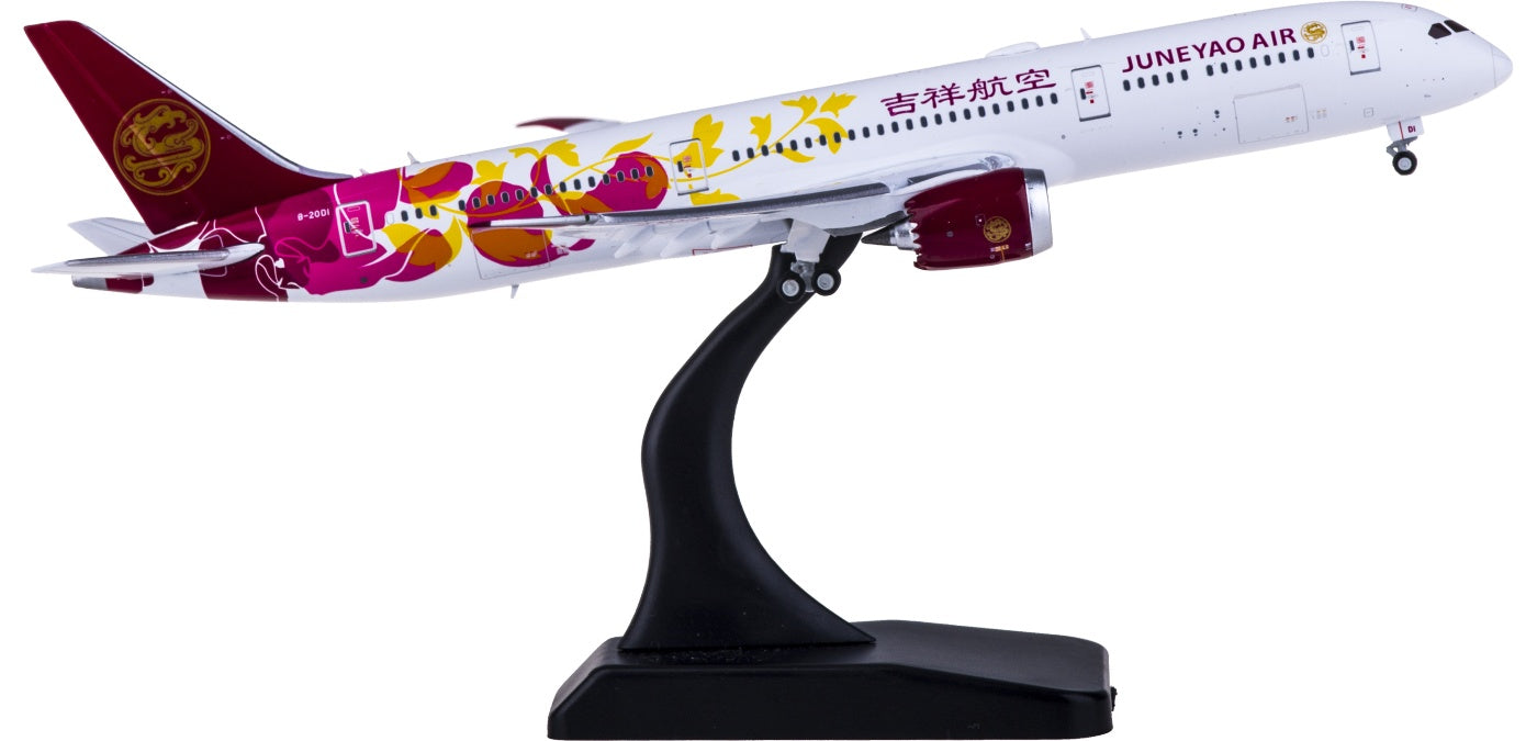 1:400 JC Wings XX4224A Juneyao Airlines Boeing 787-9 B-20D1 "Flaps Down"Free Tractor+Stand