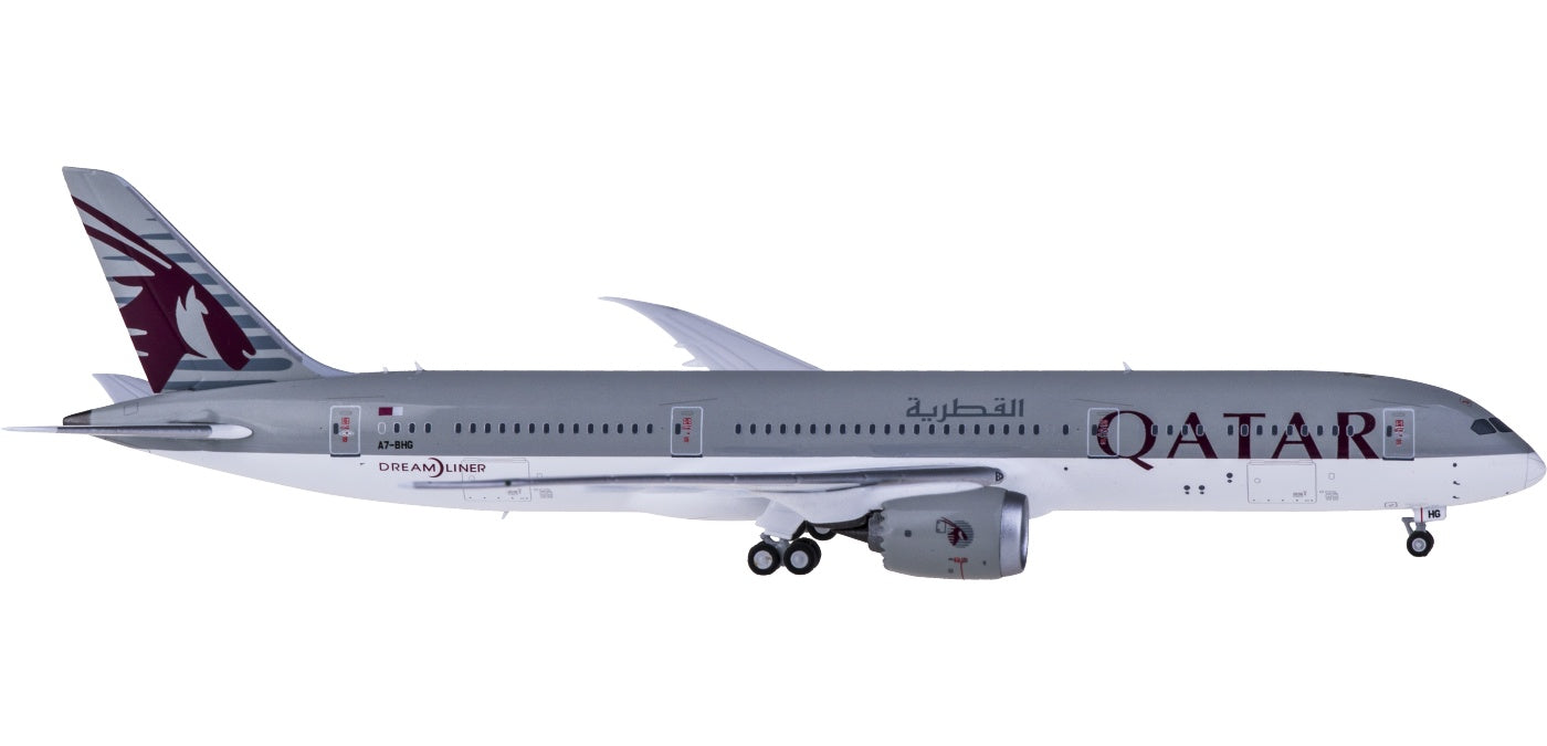 1:400 NG Models NG55050 Qatar Airways Boeing 787-9 Dreamliner A7-BHG+Free Tractor