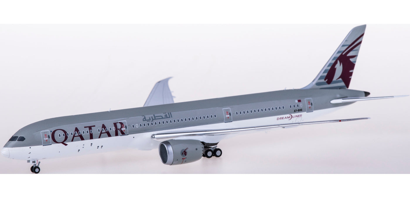 1:400 NG Models NG55050 Qatar Airways Boeing 787-9 Dreamliner A7-BHG+Free Tractor