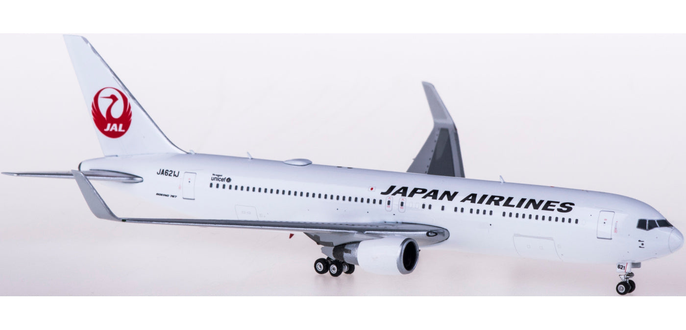 1:400 Phoenix PH04346 Japan Airlines Boeing 767-300ER JA621J Free Tractor+Stand