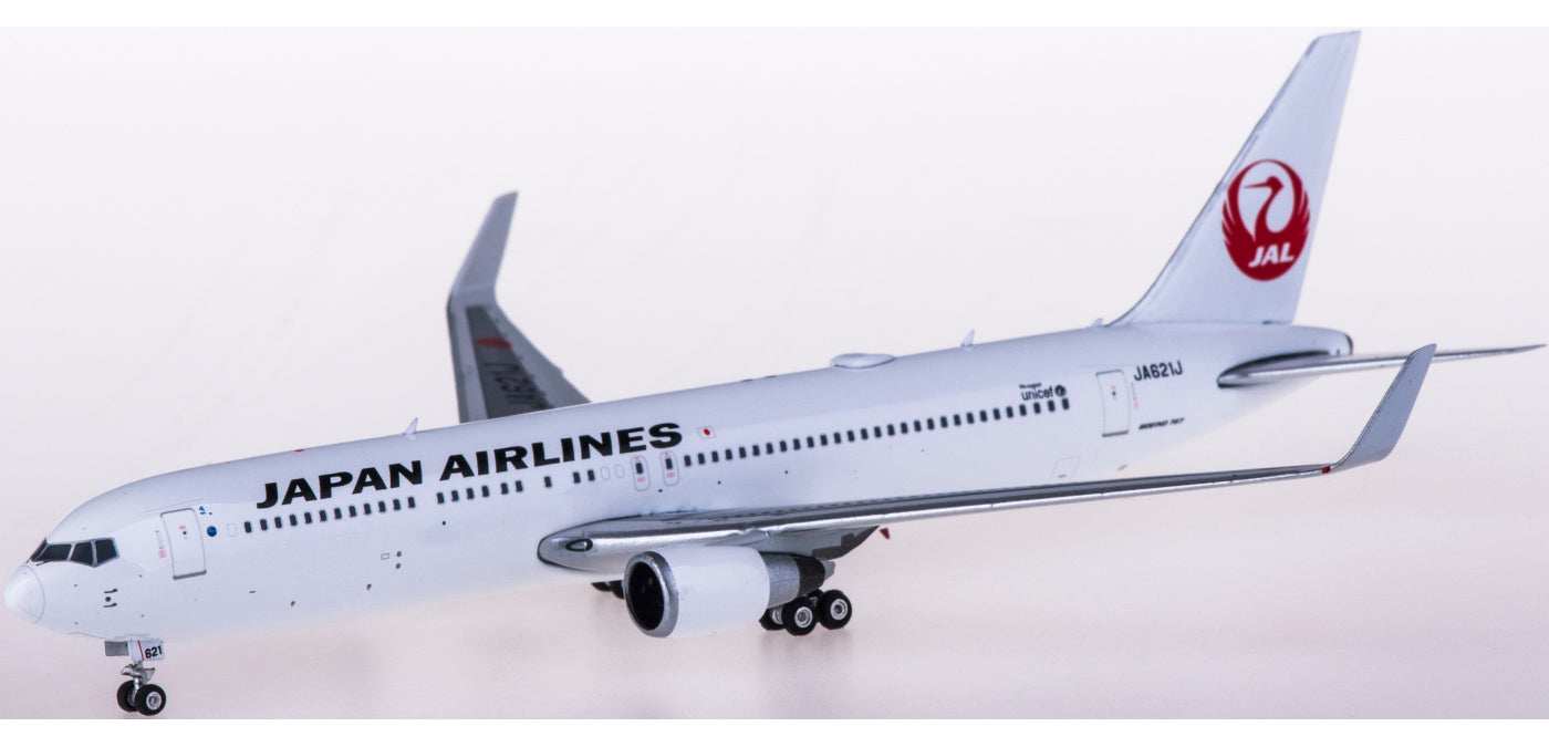 1:400 Phoenix PH04346 Japan Airlines Boeing 767-300ER JA621J Free Tractor+Stand