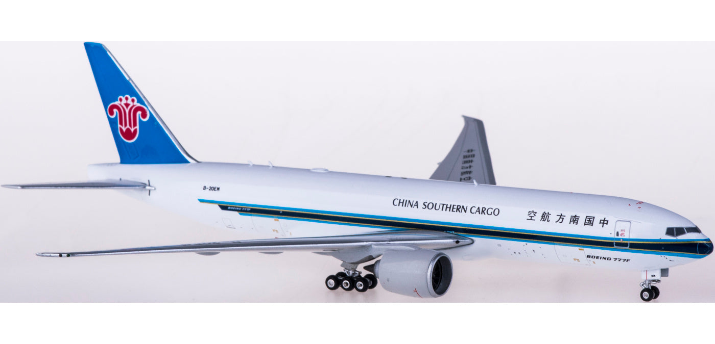 1:400 Phoenix PH11636 China Southern Cargo Boeing 777-200F B-20EM Free Tractor+Stand