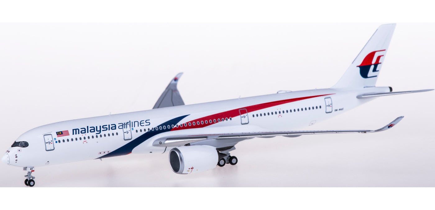 1:400 NG Models NG39003 Malaysia Airlines Airbus A350-900 9M-MAE+Free Tractor
