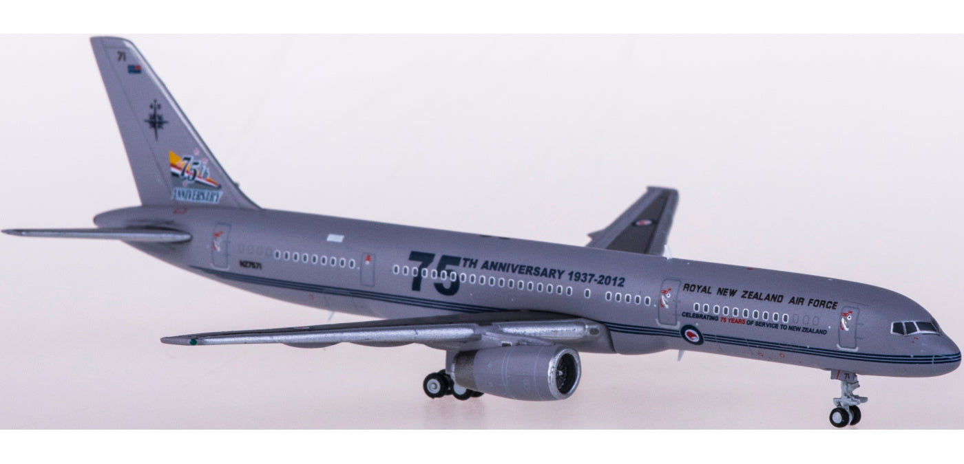 1:400 JC Wings XX4444 Royal New Zealand Air Force Boeing 757-200 NZ7571 Free Tractor+Stand