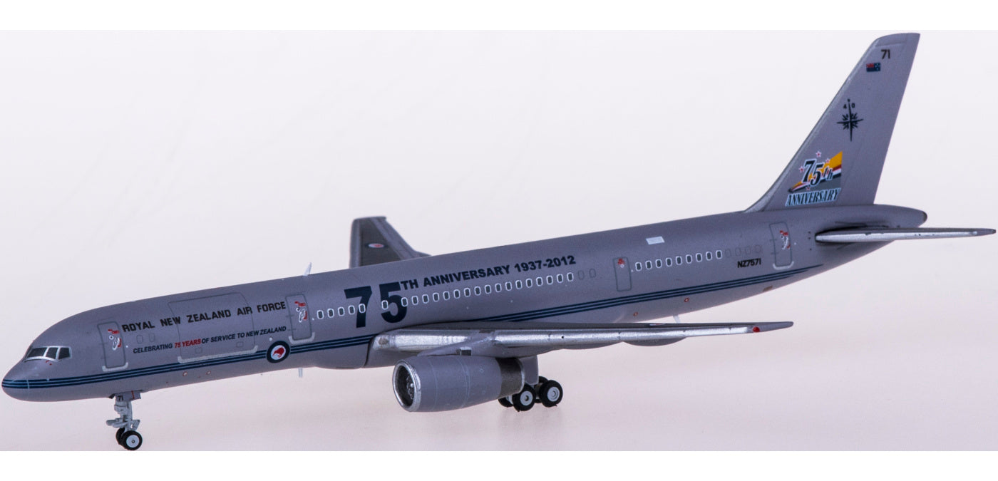 1:400 JC Wings XX4444 Royal New Zealand Air Force Boeing 757-200 NZ7571 Free Tractor+Stand