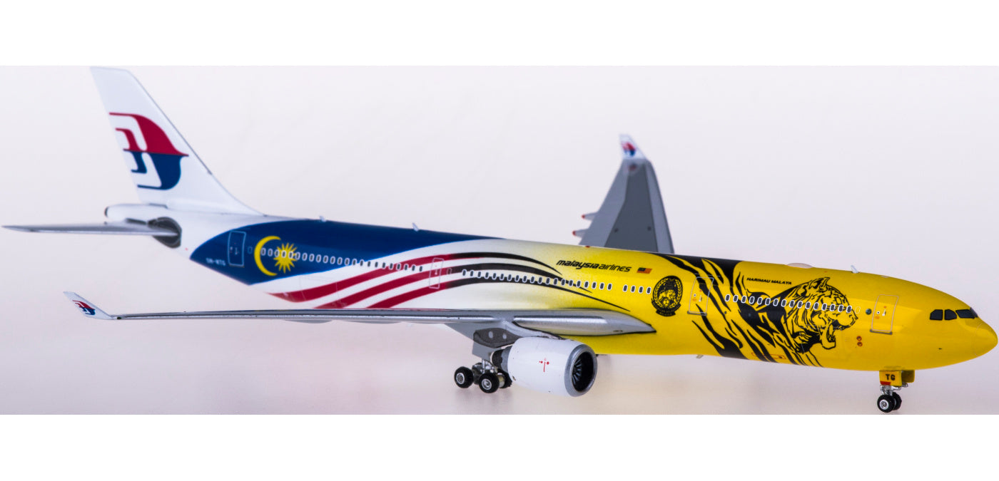 1:400 Phoenix PH04361 Malaysia Airlines Airbus A330-300 9M-MTG Free Tractor+Stand