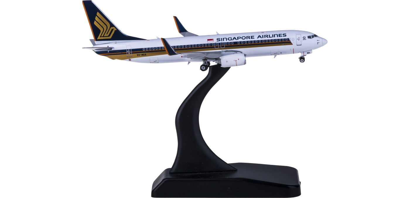 1:400 Phoenix PH04363 Singapore Airlines Boeing 737-800 9V-MGA Free Tractor+Stand