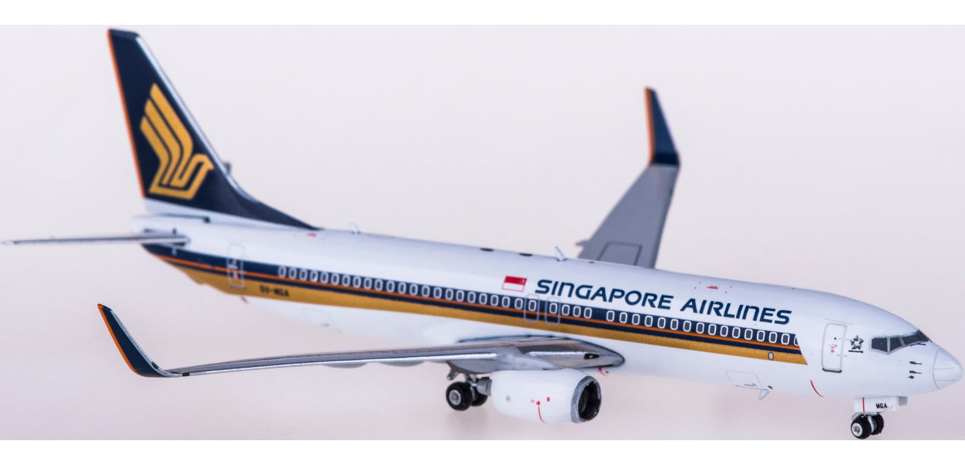 1:400 Phoenix PH04363 Singapore Airlines Boeing 737-800 9V-MGA Free Tractor+Stand