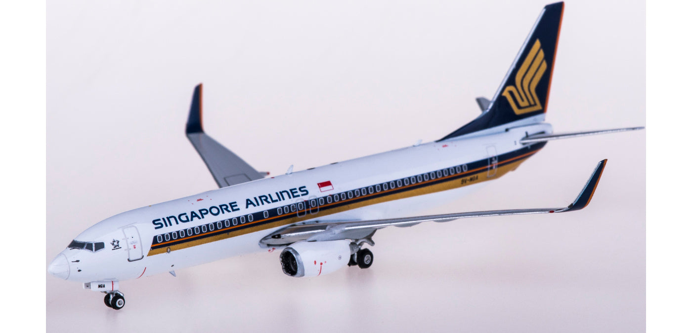 1:400 Phoenix PH04363 Singapore Airlines Boeing 737-800 9V-MGA Free Tractor+Stand