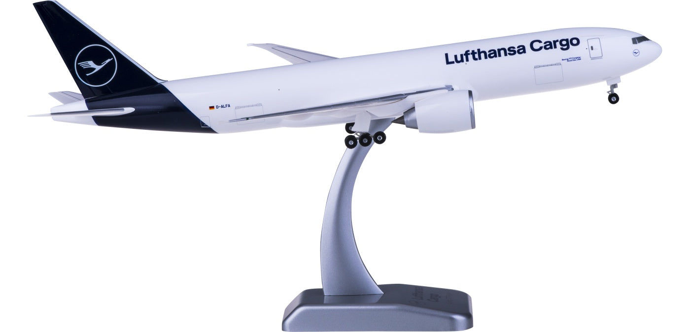 1:200 Hogan Wings LW200DLH004 Lufthansa Cargo Boeing 777-200LRF D-ALFA