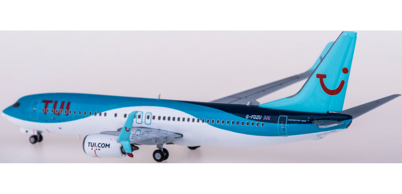 1:400 Geminijets GJTOM1938 TUI Airways Boeing 737-800 G-FDZU+Free Tractor