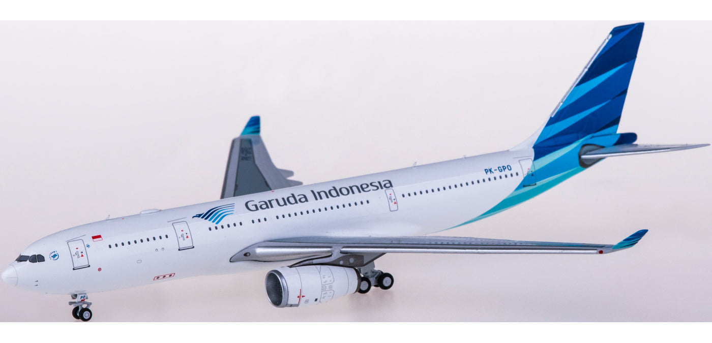 1:400 NG Models NG61025 Garuda Indonesia Airbus A330-200 PK-GPO+Free Tractor