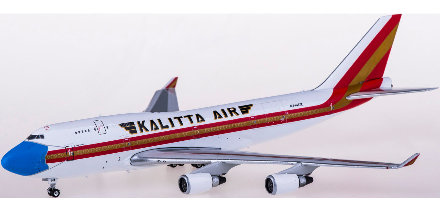 1:400 Phoenix PH04381 Kalitta Air Boeing 747-400 N744CK+Free Tractor