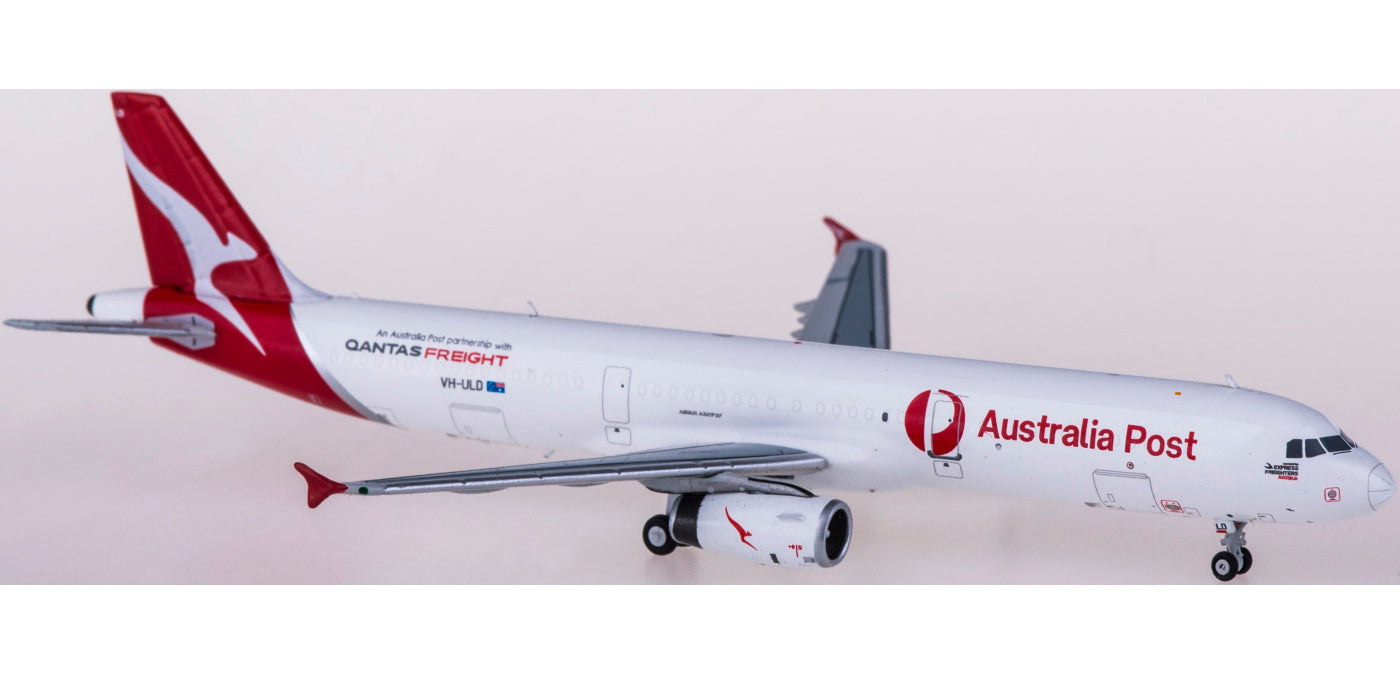 1:400 NG Models NG13022 Qantas Freight Airbus A321P2F VH-ULD +Free Tractor