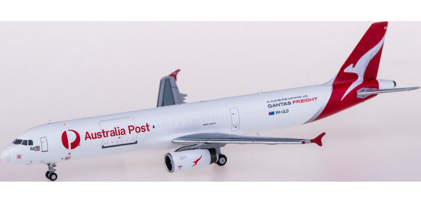 1:400 NG Models NG13022 Qantas Freight Airbus A321P2F VH-ULD +Free Tractor