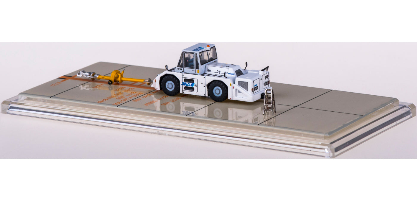 1:200 JC Wings GSE2WT250E08 ANA Komatsu WT250E Airport Tractor turck