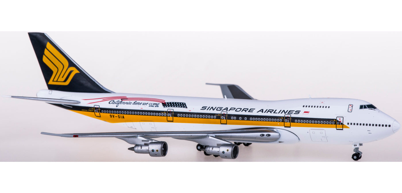 1:400 JC Wings EW4742001 Singapore Airlines Boeing 747-200 9V-SIA+Free Tractor
