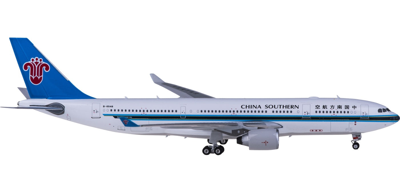 1:400 Phoenix PH11690 China Southern Airlines Airbus A330-200 B-6548+Free Tractor