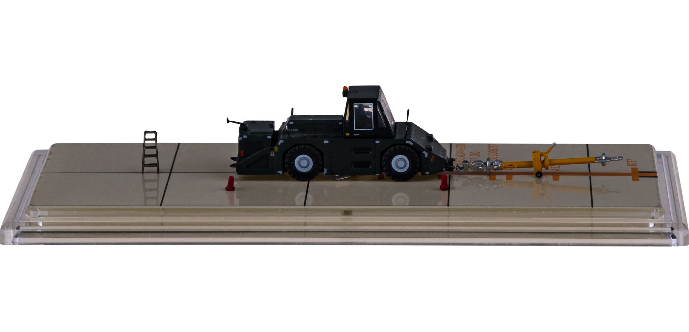 1:200 JC Wings GSE2WT250E04 JASDF WT250E Airport Tractor turck Japan Air Self-Defense Force