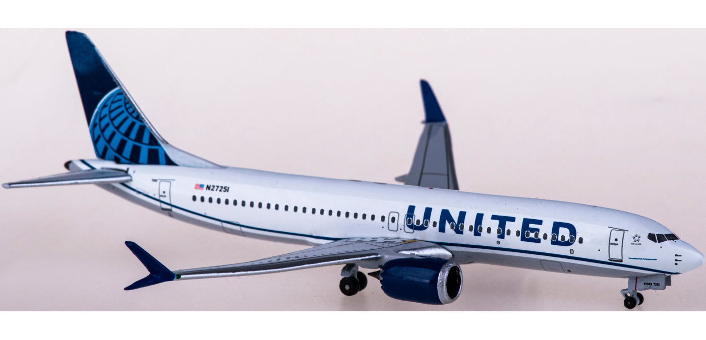 1:400 AeroClassics AC411022 United Airlines Boeing 737 MAX 8 N27251 Aircraft Model+Free Tractor