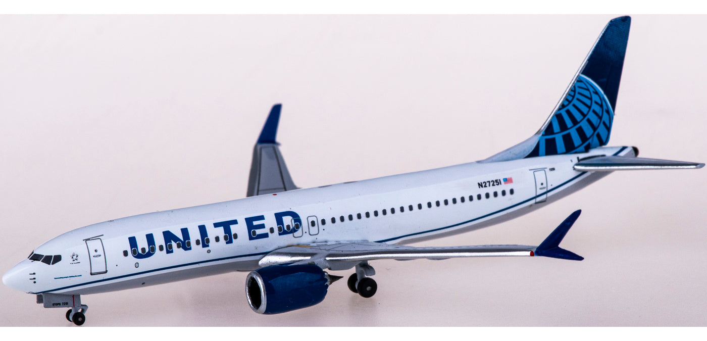 1:400 AeroClassics AC411022 United Airlines Boeing 737 MAX 8 N27251 Aircraft Model+Free Tractor