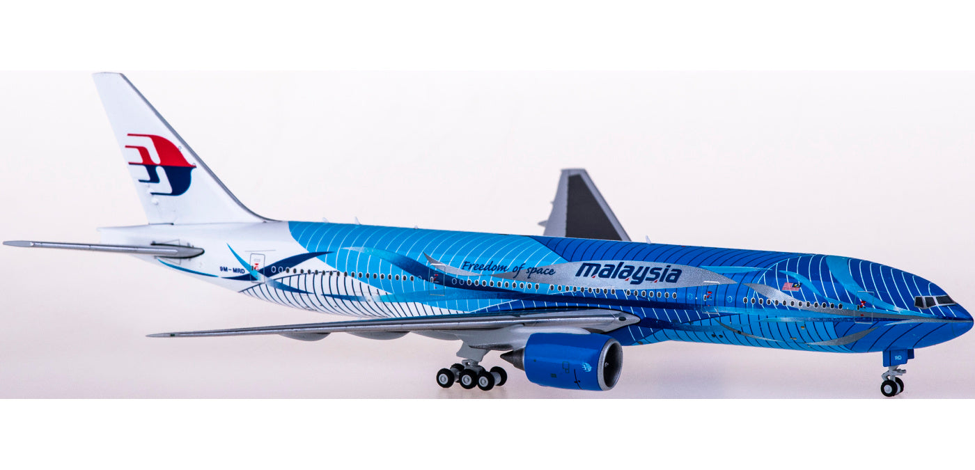1:400 JC Wings XX4485 Malaysia Airlines Boeing 777-200ER 9M-MRD Aircraft Model+Free Tractor