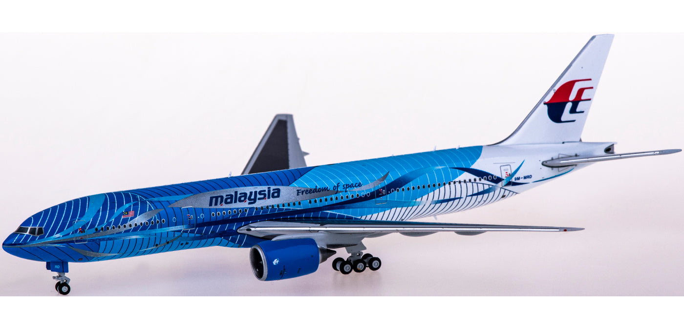 1:400 JC Wings XX4485 Malaysia Airlines Boeing 777-200ER 9M-MRD Aircraft Model+Free Tractor