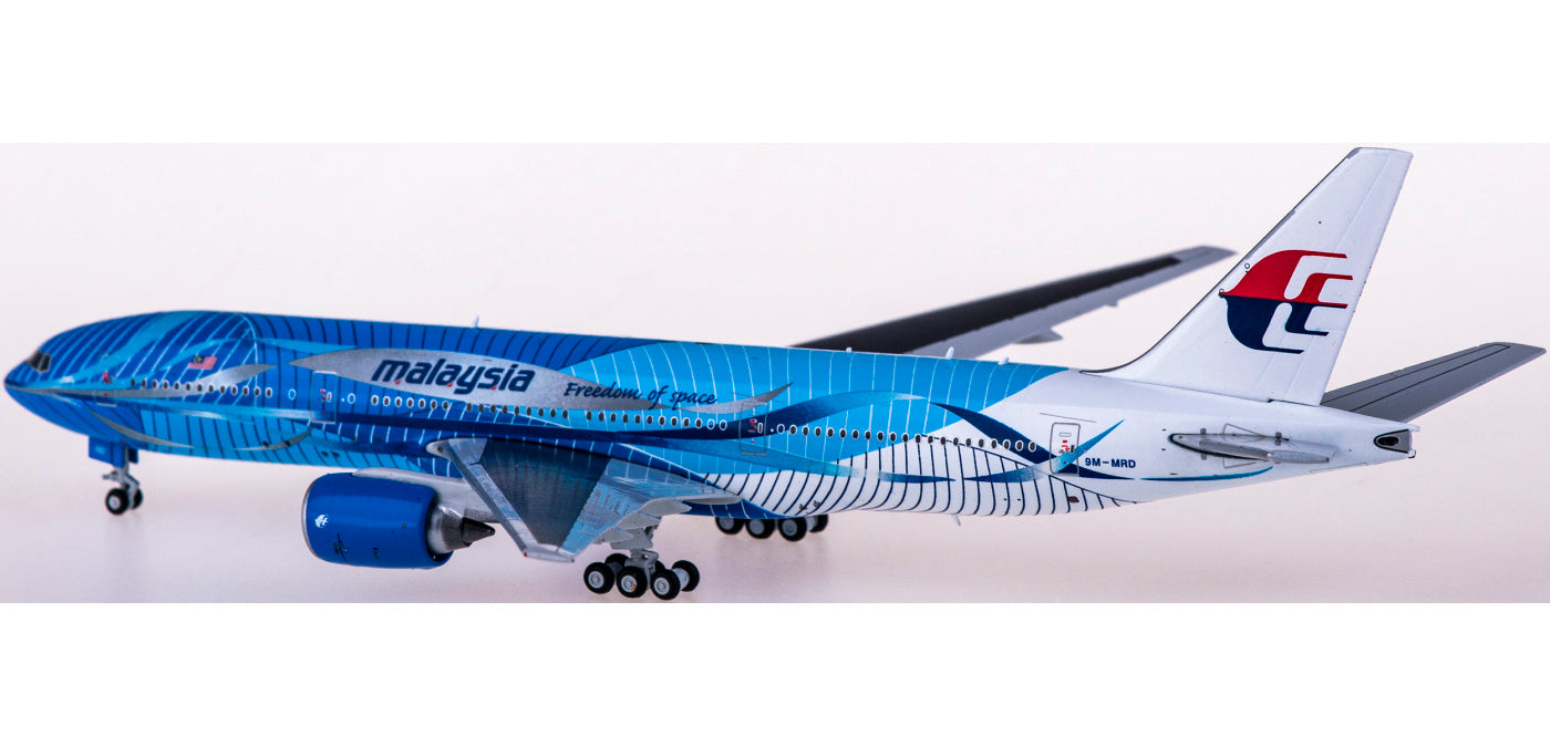 1:400 JC Wings XX4485 Malaysia Airlines Boeing 777-200ER 9M-MRD Aircraft Model+Free Tractor