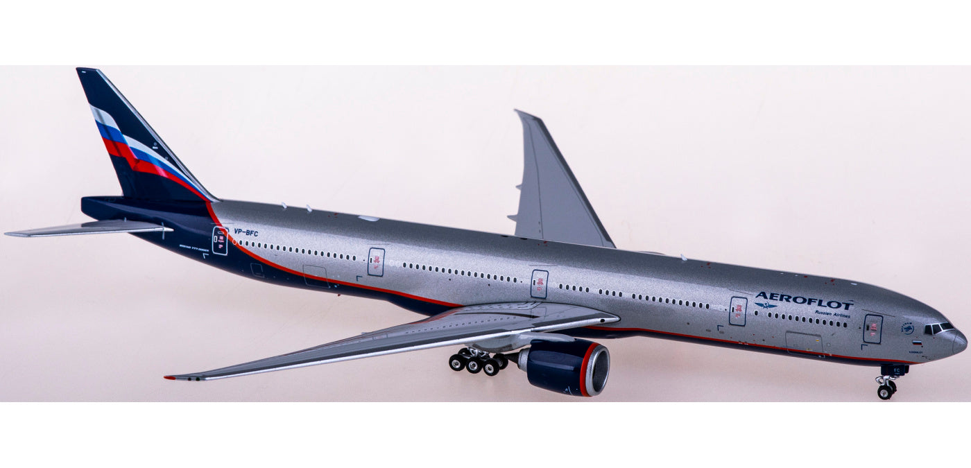 1:400 Phoenix PH11699 Aeroflot Boeing 777-300ER VP-BFC+Free Tractor