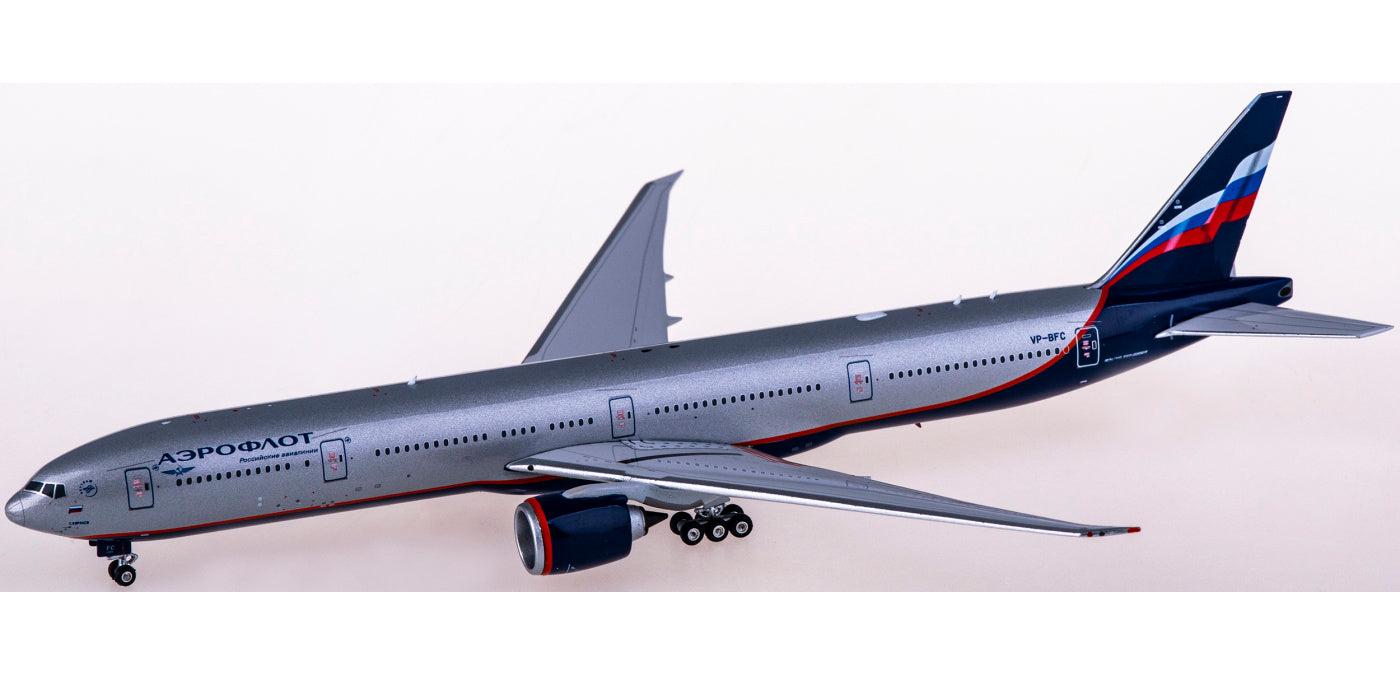 1:400 Phoenix PH11699 Aeroflot Boeing 777-300ER VP-BFC+Free Tractor