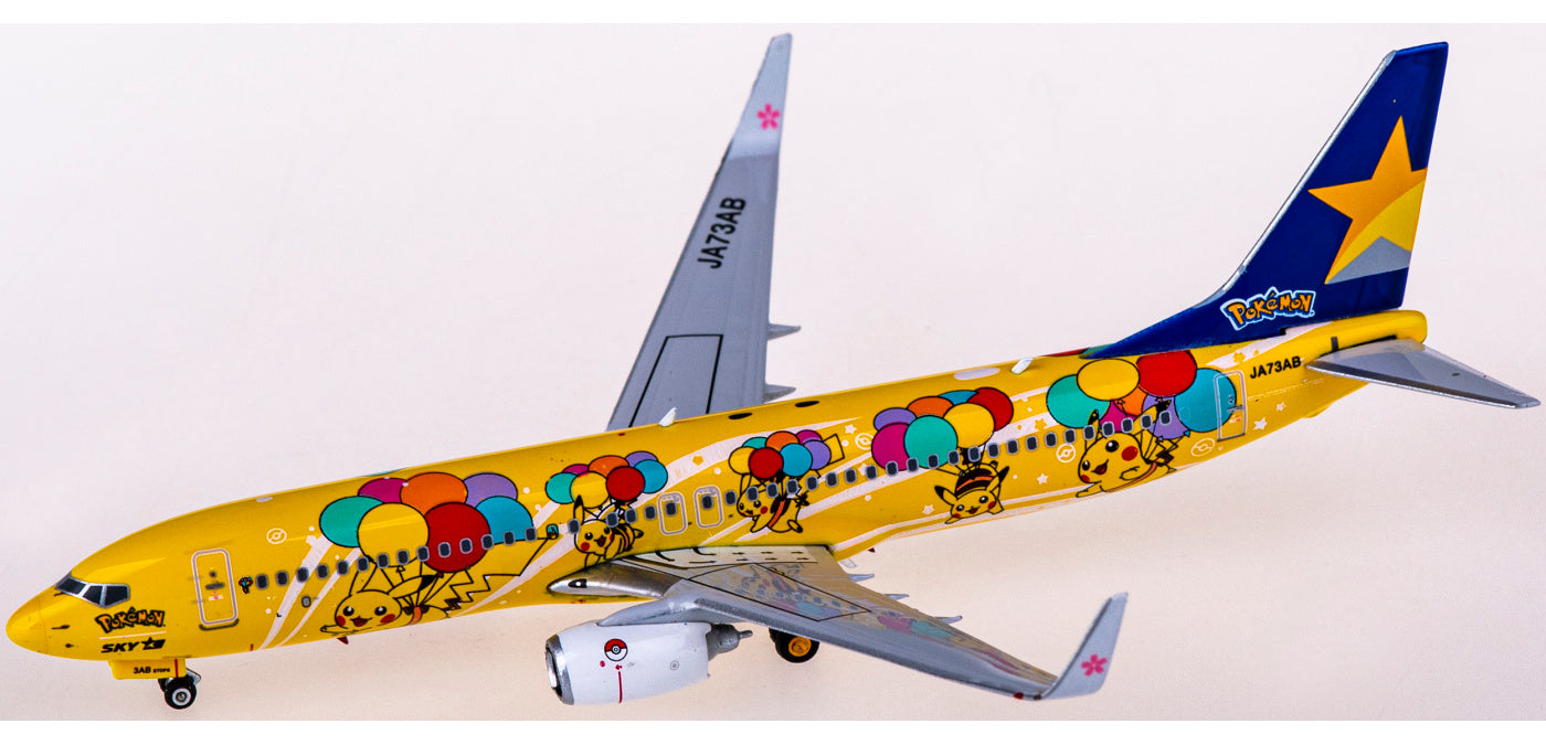 1:400 Phoenix PH04408 Skymark Airlines Boeing 737-800 JA73AB+Free Tractor