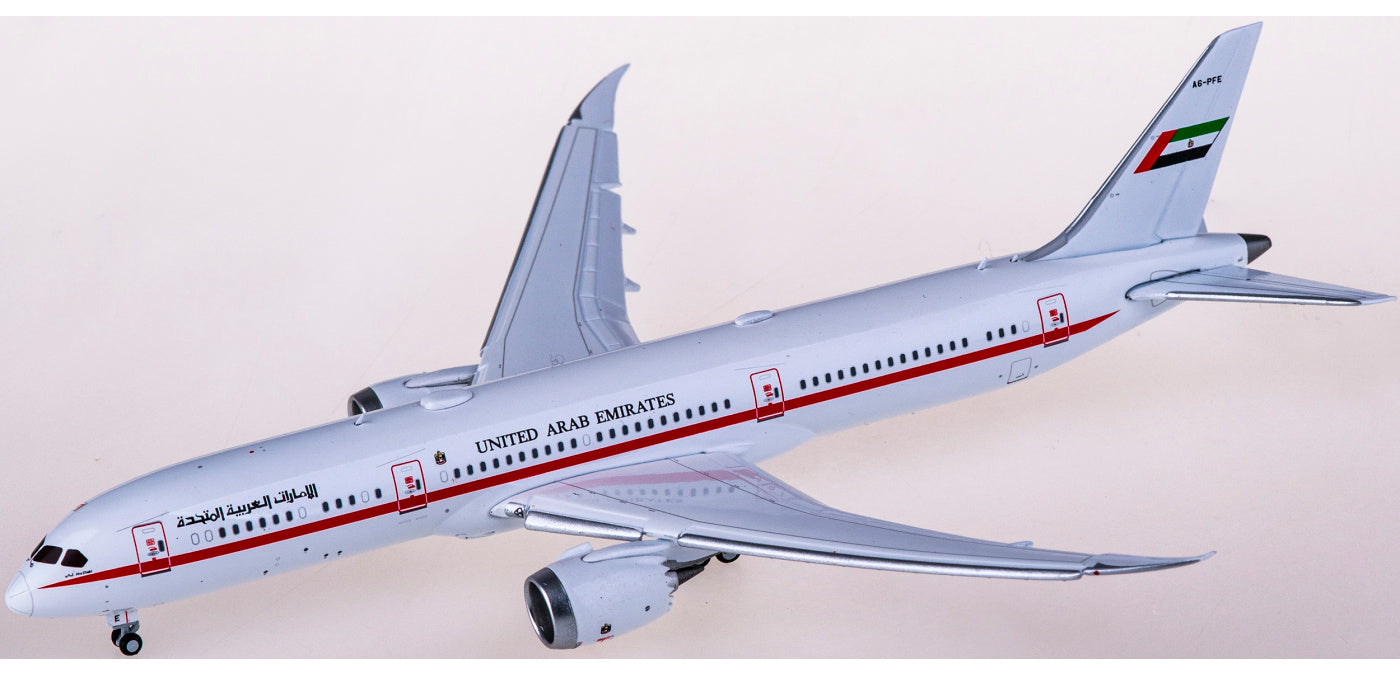 1:400 JC Wings LH4244A Abu Dhabi Amiri Flight Boeing 787-9 Dreamliner A6-PFE "Flaps Down" Aircraft Model+Free Tractor