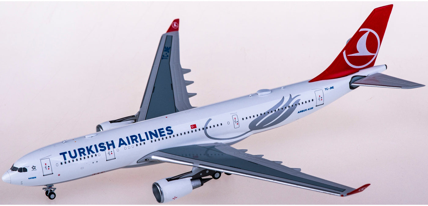 1:400 NG Models NG61033 Turkish Airlines Airbus A330-200 TC-JNE+Free Tractor