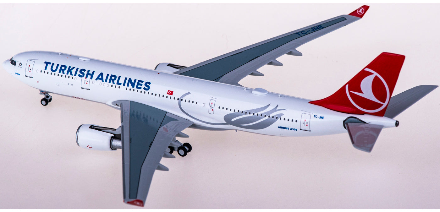 1:400 NG Models NG61033 Turkish Airlines Airbus A330-200 TC-JNE+Free Tractor