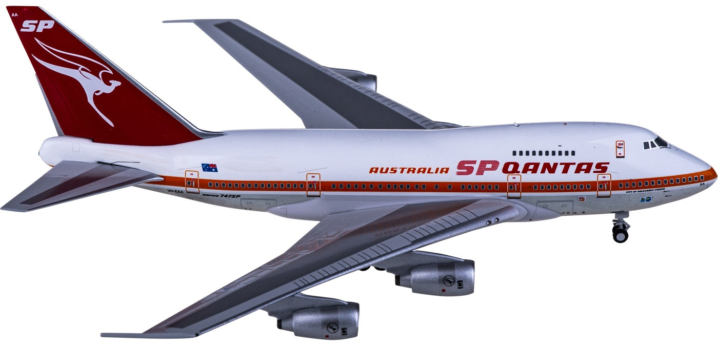 1:400 NG Models NG07009 Qantas Airways Boeing 747SP VH-EAA+Free Tractor