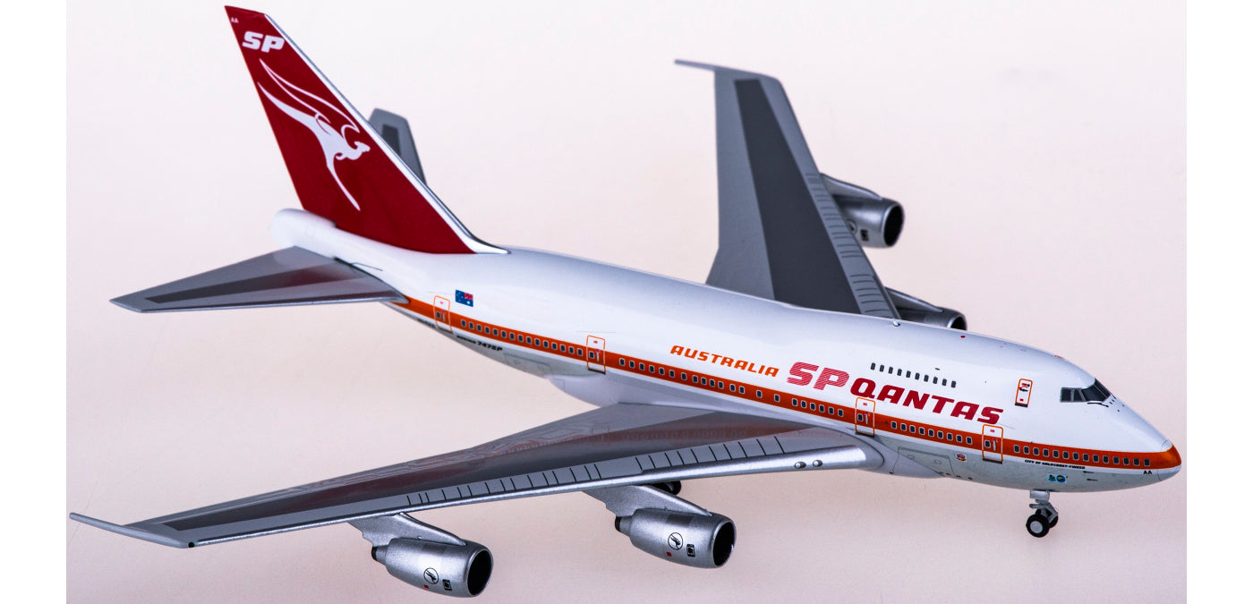 1:400 NG Models NG07009 Qantas Airways Boeing 747SP VH-EAA+Free Tractor