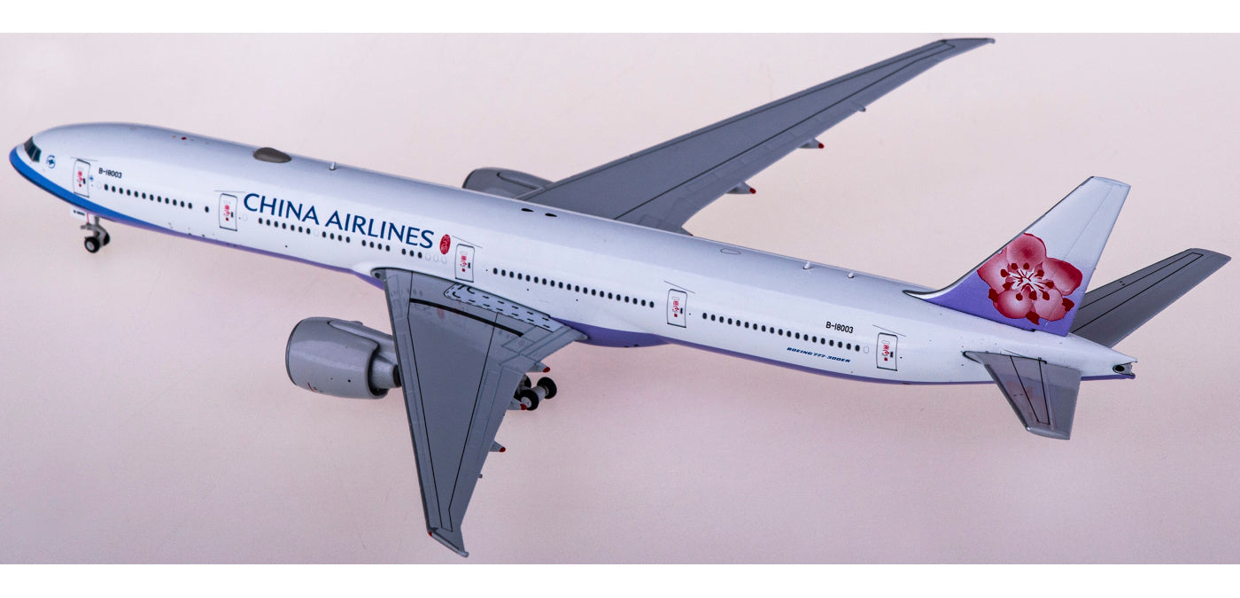 1:400 JC Wings XX4189 China Airlines Boeing 777-300ER B-18003+Free Tractor