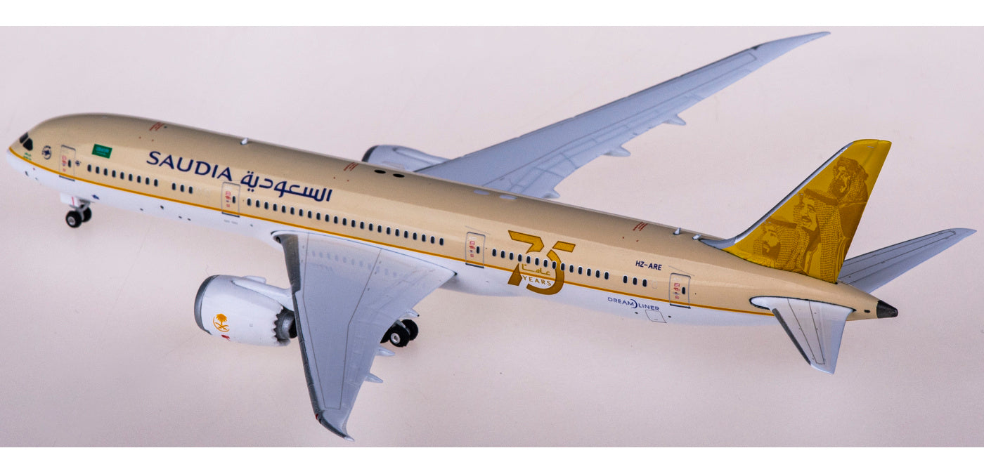 1:400 Phoenix PH04422 Saudia Boeing 787-9 HZ-ARE+Free Tractor