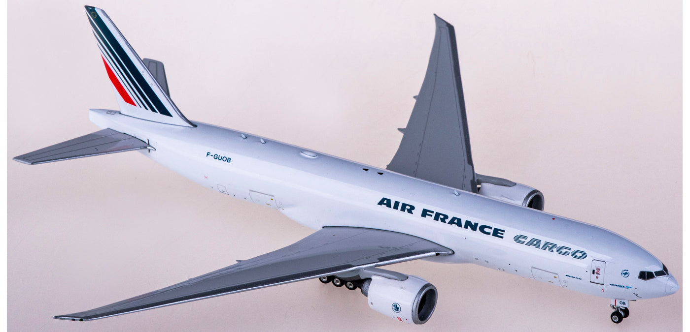 1:400 Phoenix PH11717 Air France Cargo Boeing 777-200 F-GUOB+Free Tractor