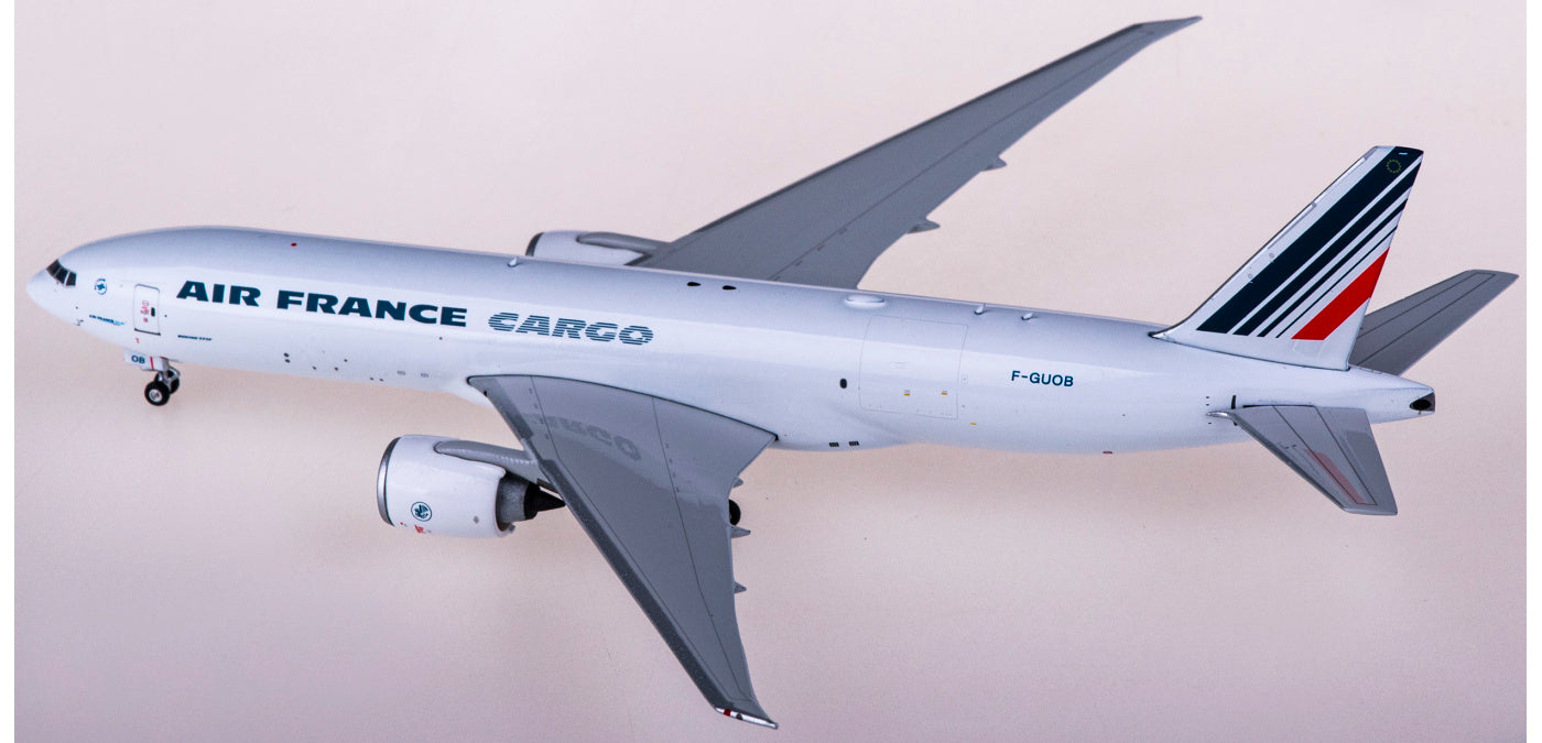 1:400 Phoenix PH11717 Air France Cargo Boeing 777-200 F-GUOB+Free Tractor