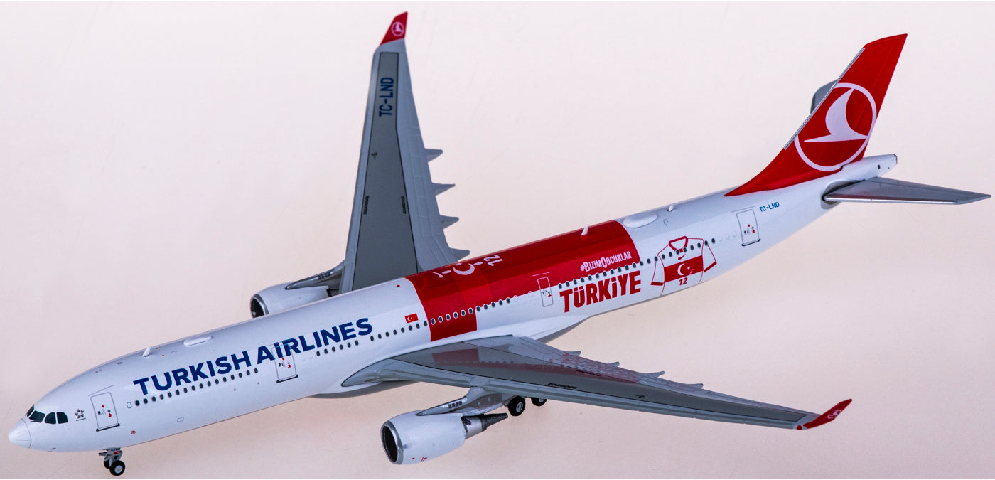1:400 JC Wings EW4333011 Turkish Airlines Airbus A330-300 TC-LND+Free Tractor
