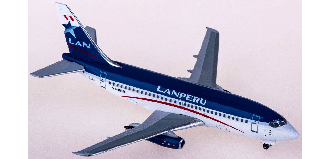 1:400 AeroClassics AC411061 LAN Airlines Boeing 737-200 VP-BBM Aircraft Model+Free Tractor