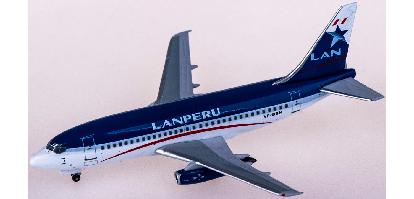 1:400 AeroClassics AC411061 LAN Airlines Boeing 737-200 VP-BBM Aircraft Model+Free Tractor