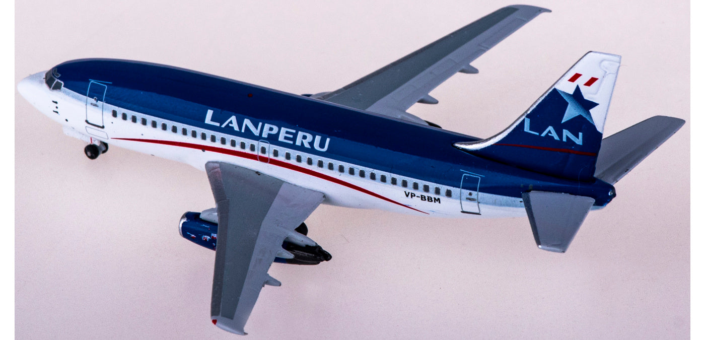 1:400 AeroClassics AC411061 LAN Airlines Boeing 737-200 VP-BBM Aircraft Model+Free Tractor