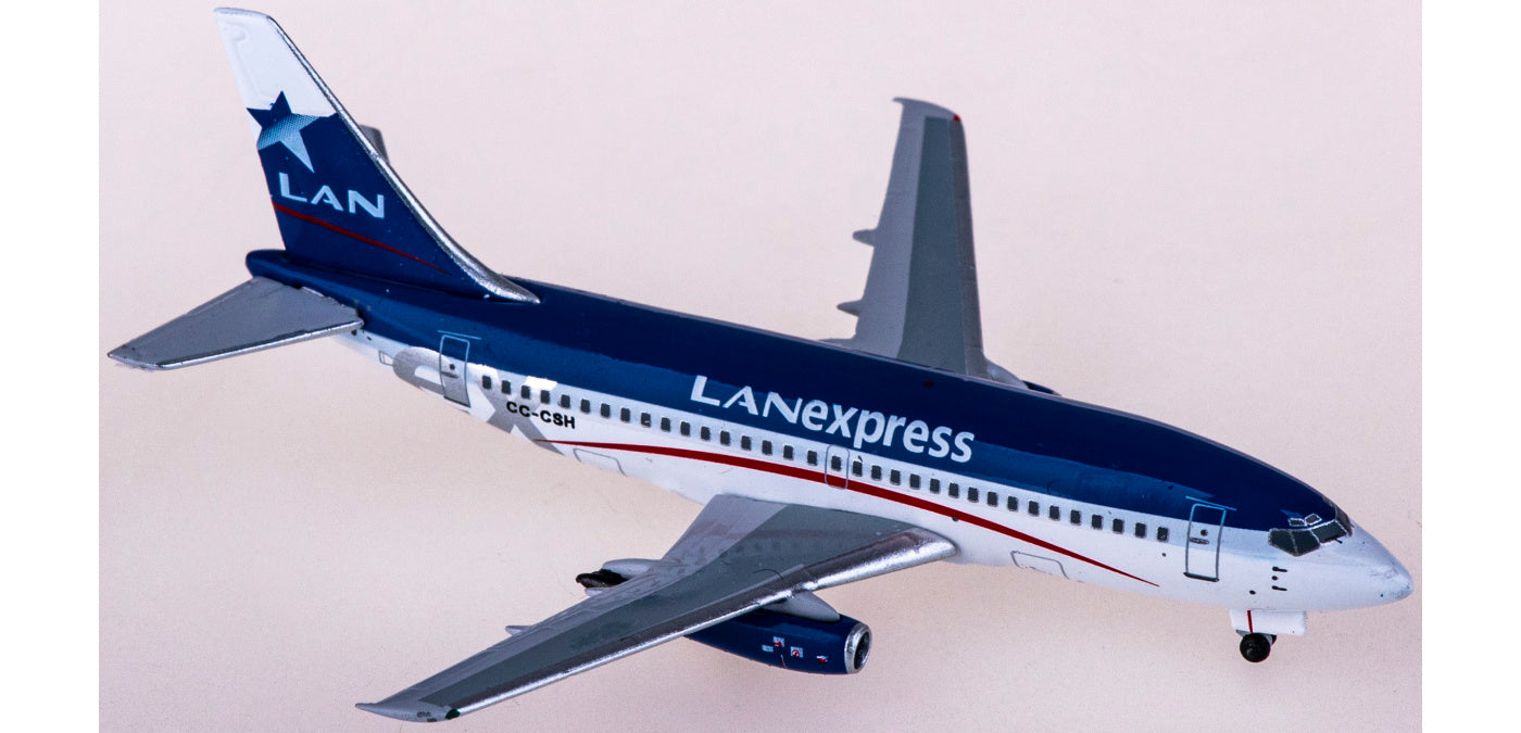 1:400 AeroClassics AC411060 LAN Airlines Express Boeing 737-200 CC-CSH Aircraft Model+Free Tractor
