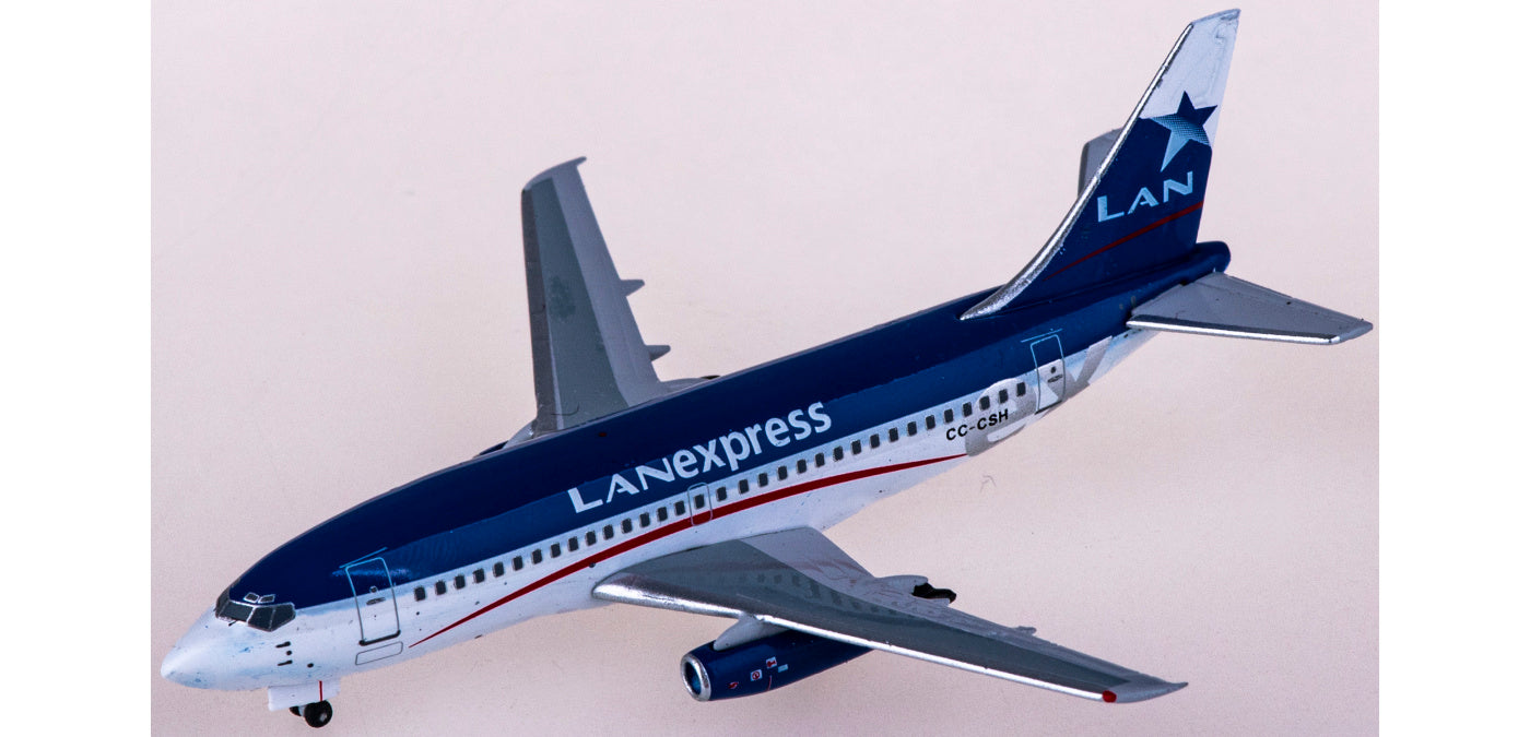 1:400 AeroClassics AC411060 LAN Airlines Express Boeing 737-200 CC-CSH Aircraft Model+Free Tractor
