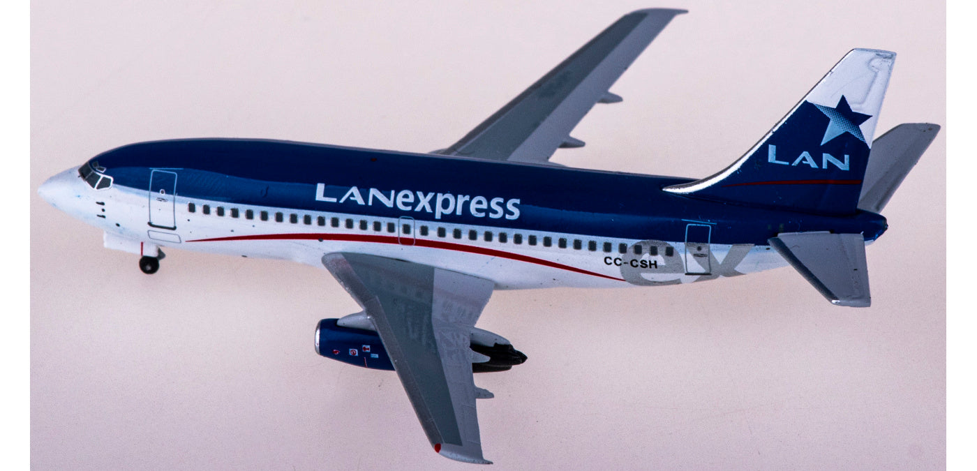 1:400 AeroClassics AC411060 LAN Airlines Express Boeing 737-200 CC-CSH Aircraft Model+Free Tractor