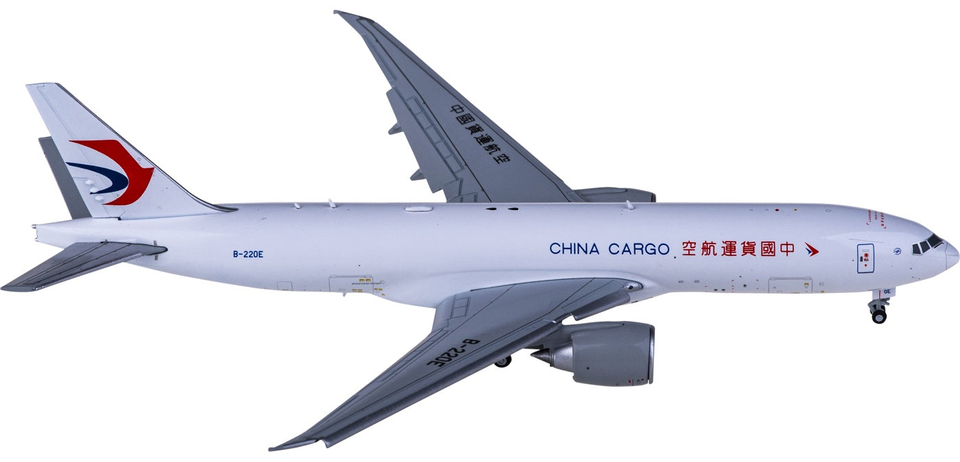 1:400 JC Wings XX4491A China Cargo Airlines Boeing 777-200LRF B-220E ""Flaps Down+Free Tractor