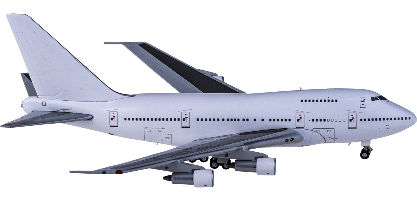 1:400 JC Wings BK2005 Boeing 747SP Blank+Free Tractor